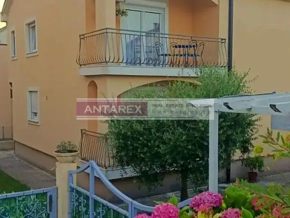 Kuća sa stanovima u Igalu