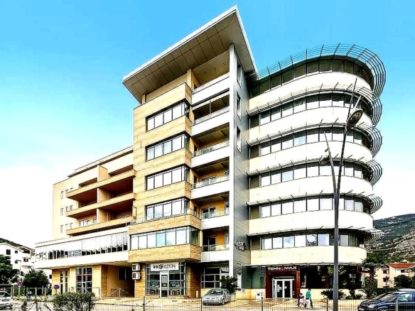 Dvosoban stan 119 m² u centru Budve