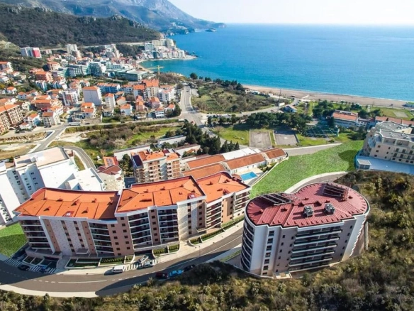 Jednosoban stan sa terasom u Bečićima