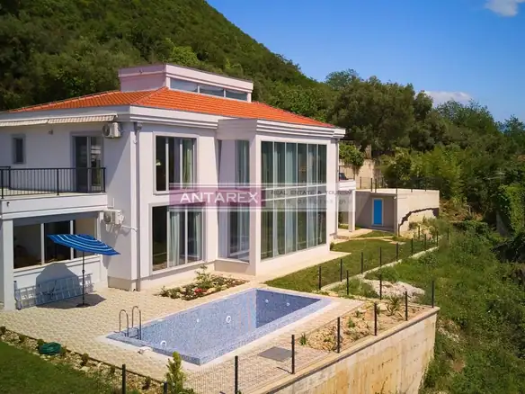 Kuća sa bazenom u Kumboru