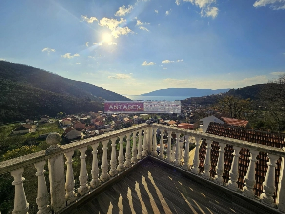 Kuća s pogledom na more u Zeleniki