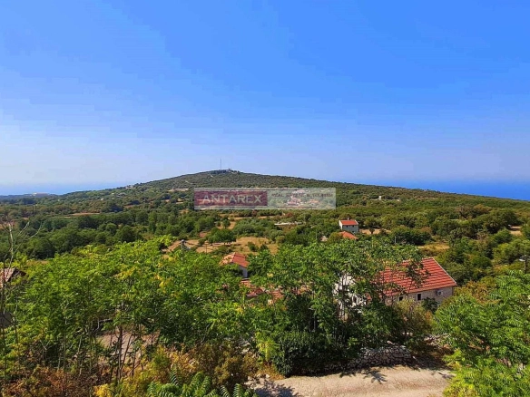 Kamena kuća u Zagori na Luštici