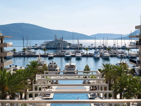 Trosoban stan 193 m² – Tivat