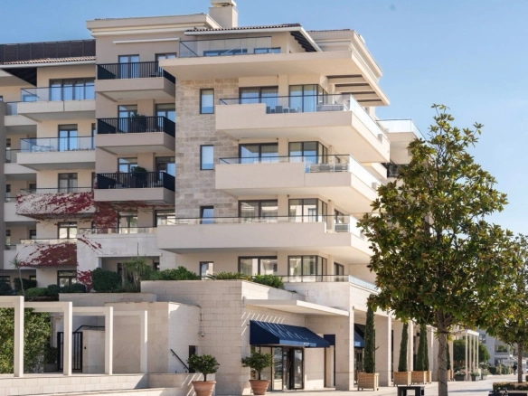 Trosoban stan u Porto Montenegru