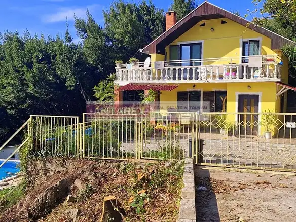 Kuća sa bazenom u Ratiševini