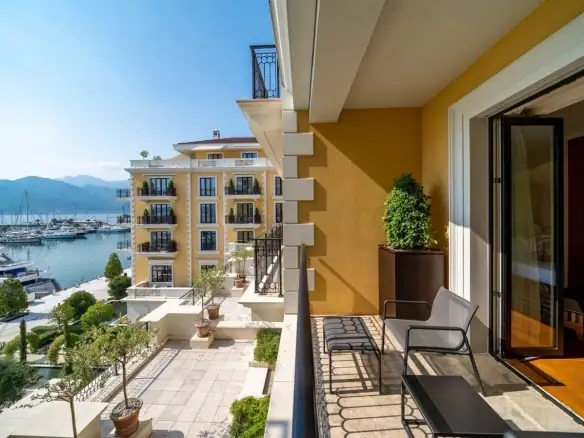 Dvosoban stan 178 m² – Tivat — fotografija 15
