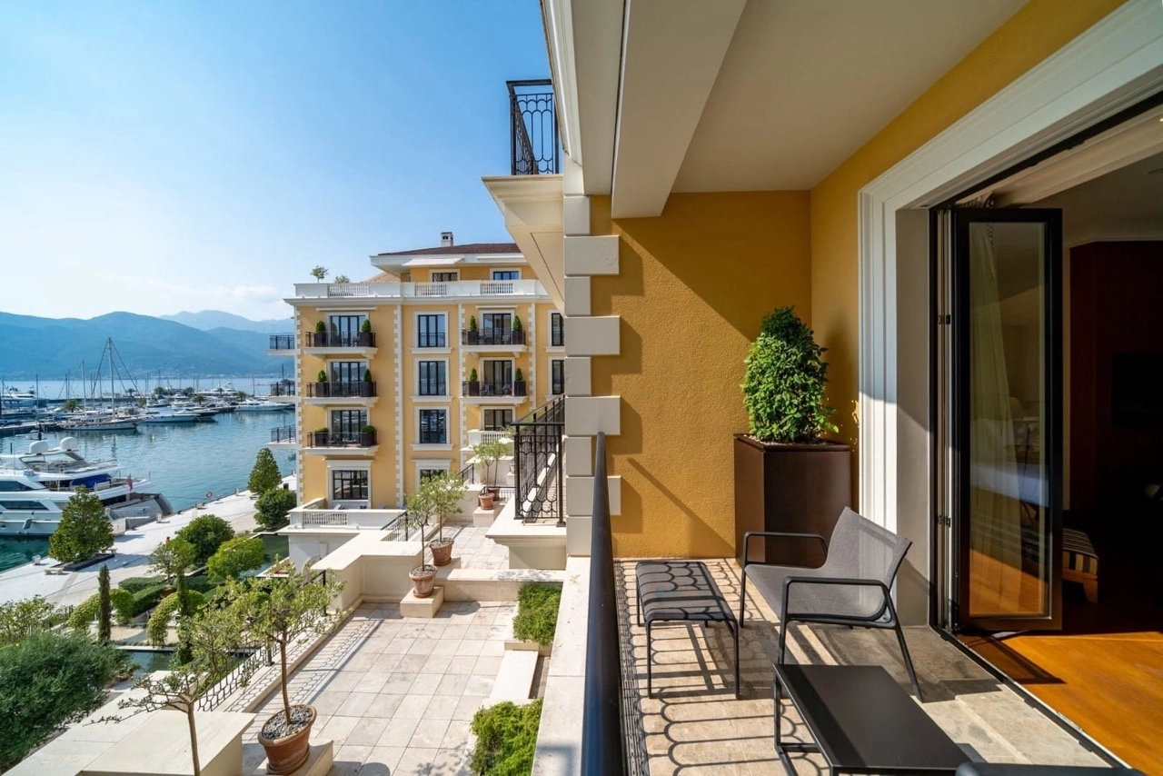 Dvosoban stan 178 m² – Tivat — fotografija 15