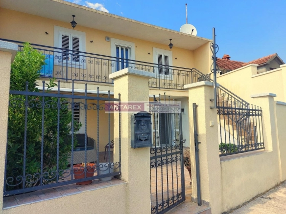Kamena kuća u naselju Savina