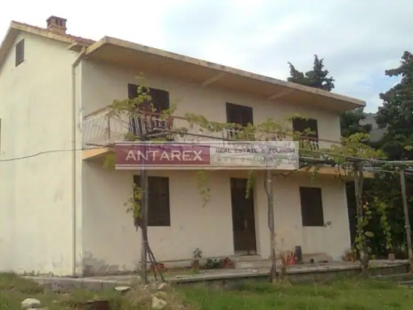 Kuće sa velikim placem u Bijeloj