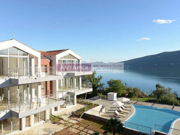 Dvosoban stan sa terasom u Đenovićima