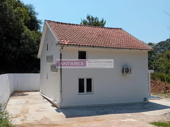 Kuća na dva sprata u Čanju