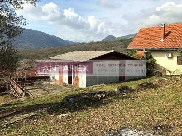 Kuća sa placom od 1199 m² u Drenoviku