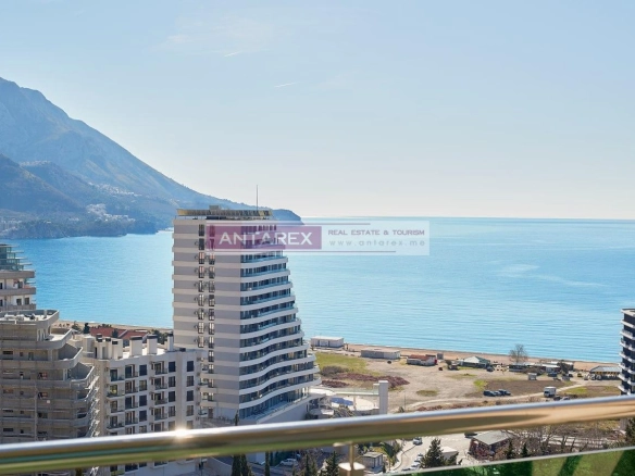 Dvosoban stan sa pogledom na more u Bečićima