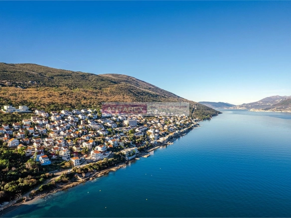 Kuća sa terasama i baštom u Krašićima