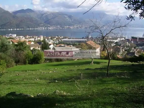 Plac sa pogledom na more u Bijeloj