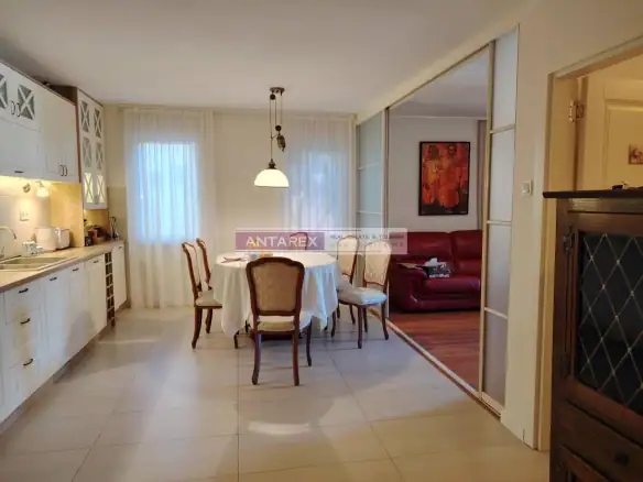 Trosoban stan sa terasom u Petrovcu
