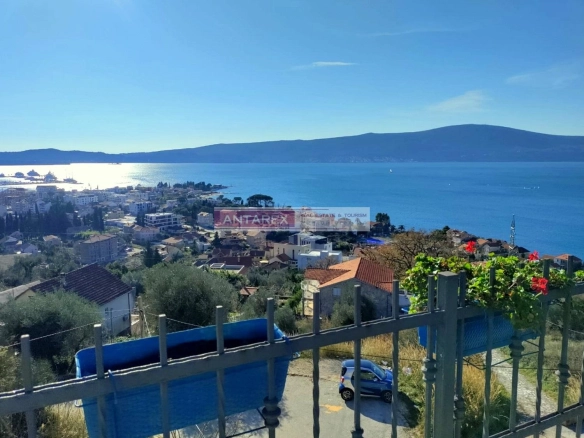 Kamena vila sa bazenom u Donjoj Lastvi