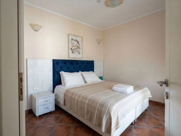Hotel sa bazenom u Bečićima