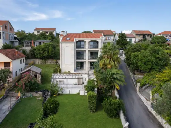 Kuća sa pogledom na more u Đenovićima