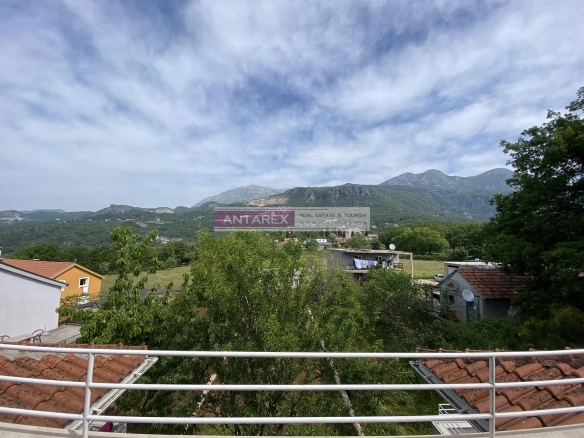 Četvorosoban dupleks stan u Podima
