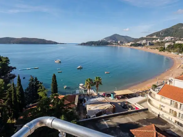 Jednosoban stan sa terasom i pogledom na more