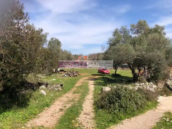 Plac 728 m² u Radovićima na Luštici