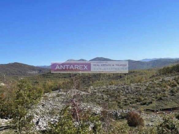 Plac od 1150 m² u selu Zagora