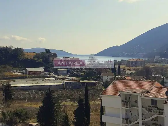 Dvosoban stan sa terasama u Igalu