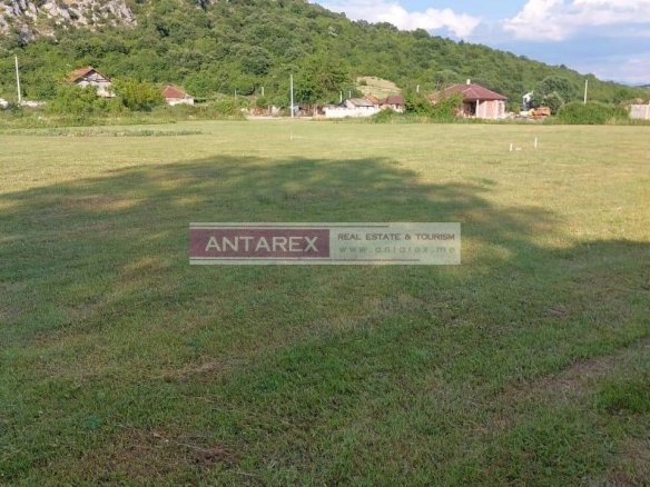 Plac od 1200 m² u prigradskom dijelu Podgorice