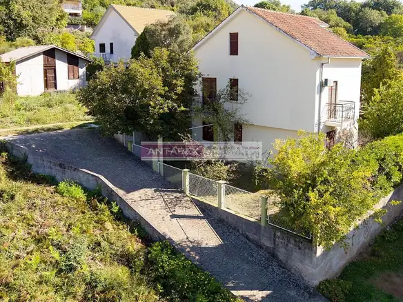 Kuća sa pogledom na more u Đenovićima