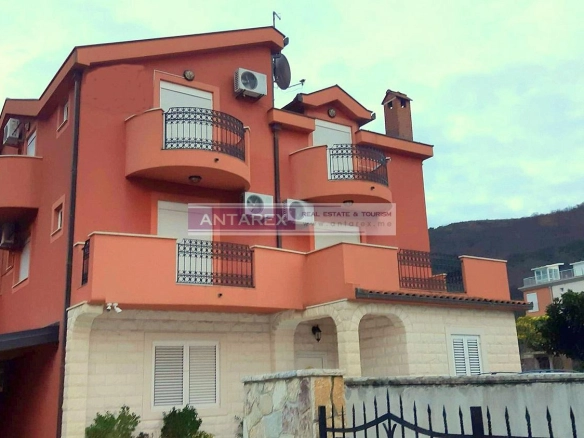 Mini hotel sa bazenom u Zeleniki