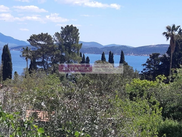 Kuća sa placem u Baošićima