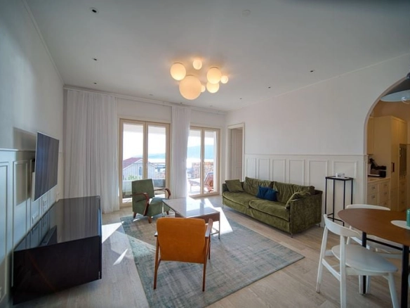 Dvosoban stan sa terasom u Marina Village