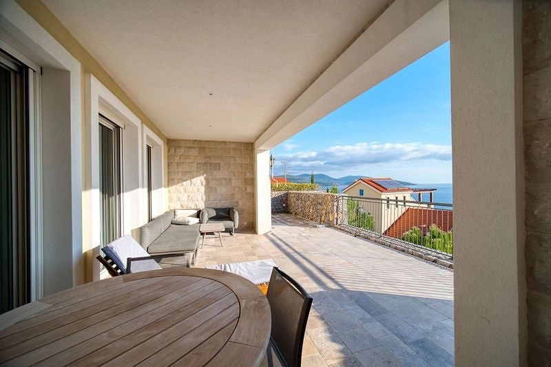 Dvosoban-stan-sa-terasom-u-Marina-Village-Lustica-2 Dvosoban stan 79 m² – Luštica — fotografija 3