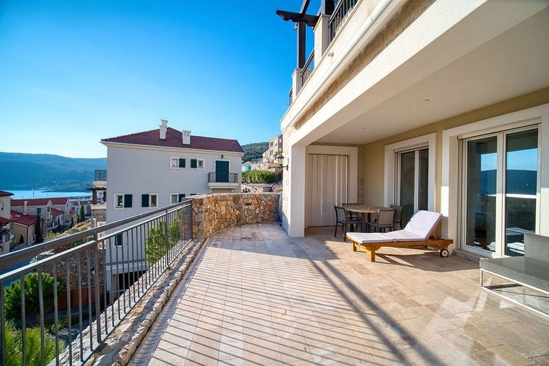 Dvosoban-stan-sa-terasom-u-Marina-Village-Lustica-4 Dvosoban stan 79 m² – Luštica — fotografija 5