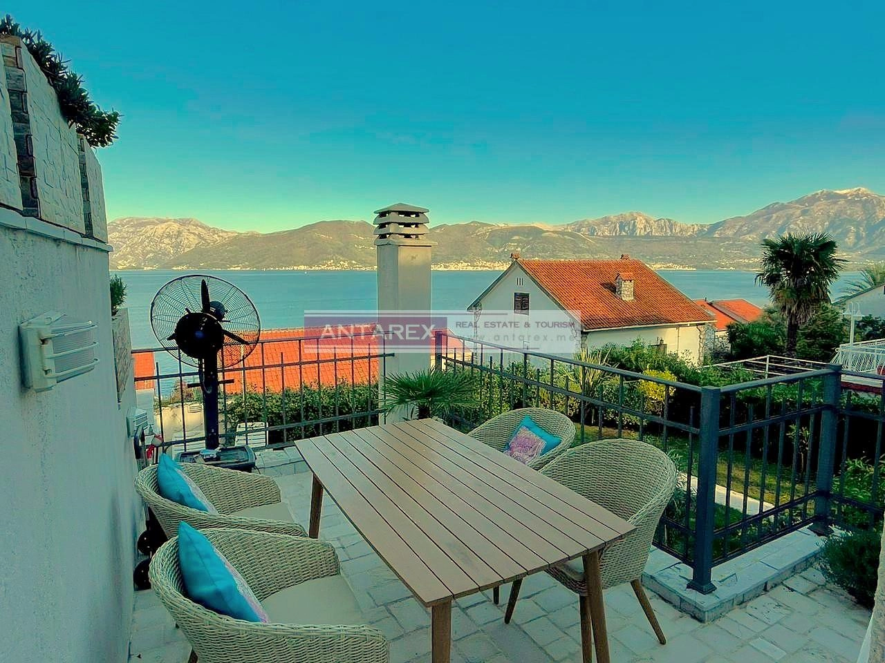 Moderna-kuca-blizu-mora-u-Krasicima-Tivat Moderna kuća blizu mora u Krašićima