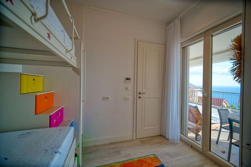 Dvosoban-stan-sa-terasom-u-Marina-Village-Lustica-14 Dvosoban stan 79 m² – Luštica — fotografija 15