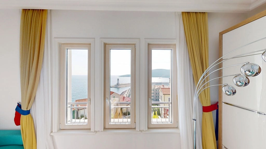 Studio-sa-terasom-u-Marina-Village-Lustica-2 Stan 55 m² – Luštica — fotografija 3