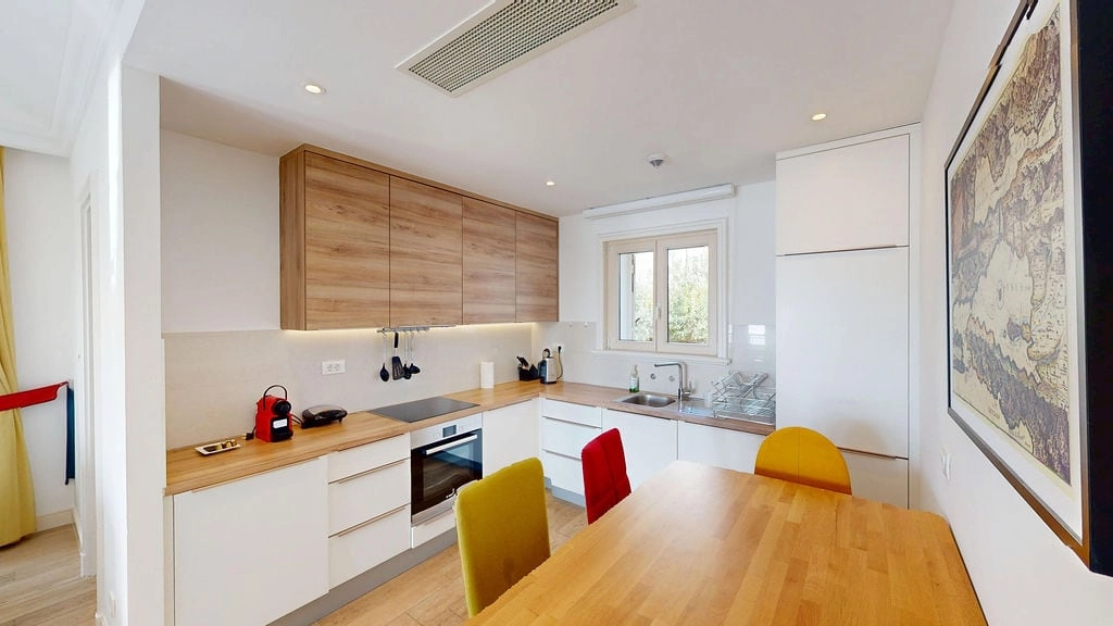 Studio-sa-terasom-u-Marina-Village-Lustica-7 Stan 55 m² – Luštica — fotografija 8