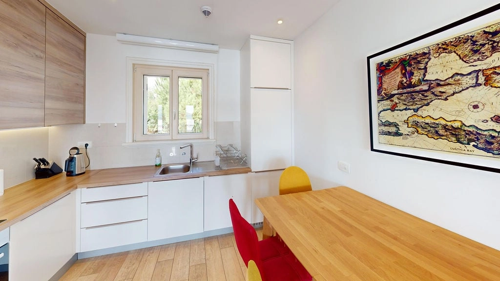 Studio-sa-terasom-u-Marina-Village-Lustica-8 Stan 55 m² – Luštica — fotografija 9