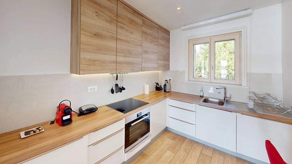 Studio-sa-terasom-u-Marina-Village-Lustica-9 Stan 55 m² – Luštica — fotografija 10