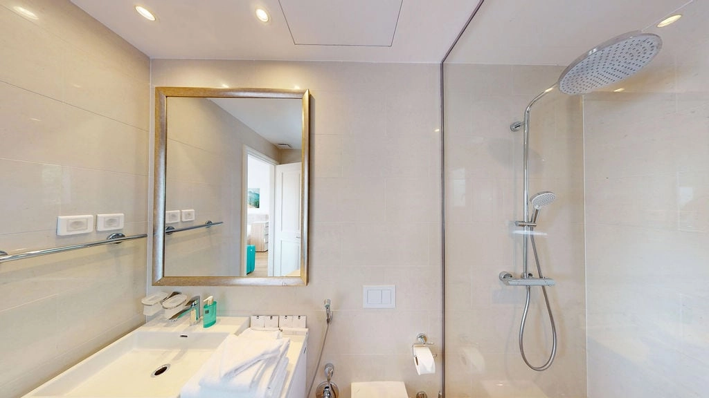 Studio-sa-terasom-u-Marina-Village-Lustica-11 Stan 55 m² – Luštica — fotografija 12