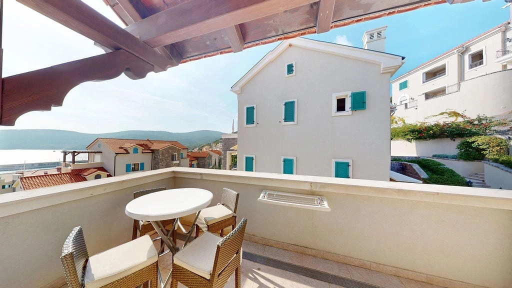 Studio-sa-terasom-u-Marina-Village-Lustica-12 Stan 55 m² – Luštica — fotografija 13