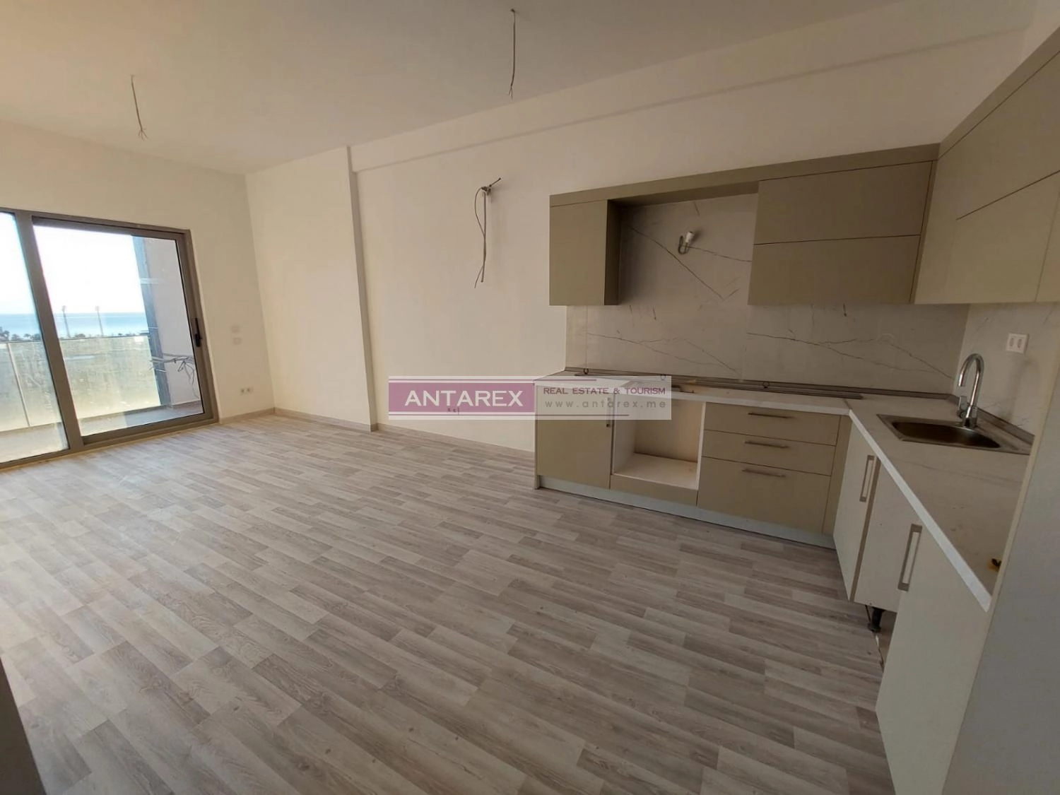 Garsonjera-u-novom-stambenom-kompleksu-Bar-7 Garsonjera 28 m² – Bar — fotografija 8