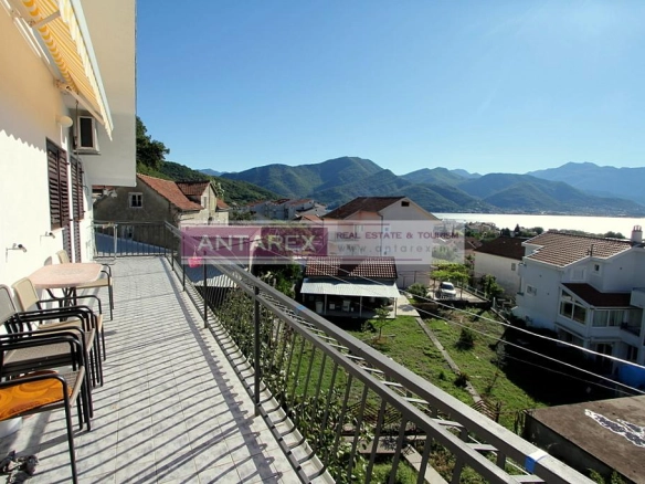 Kuće sa apartmanima u Bijeloj