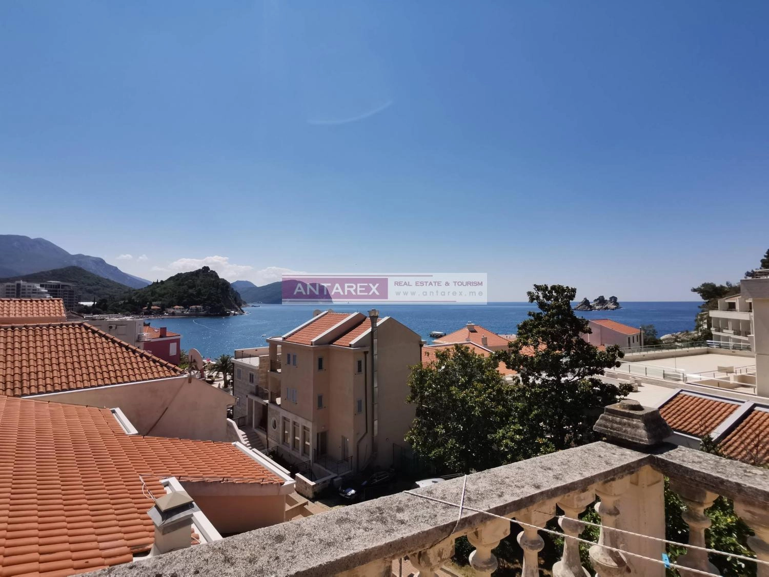Kuca-sa-apartmanima-i-pogledom-na-more-u-Petrovcu-Budva Kuća sa apartmanima i pogledom na more u Petrovcu
