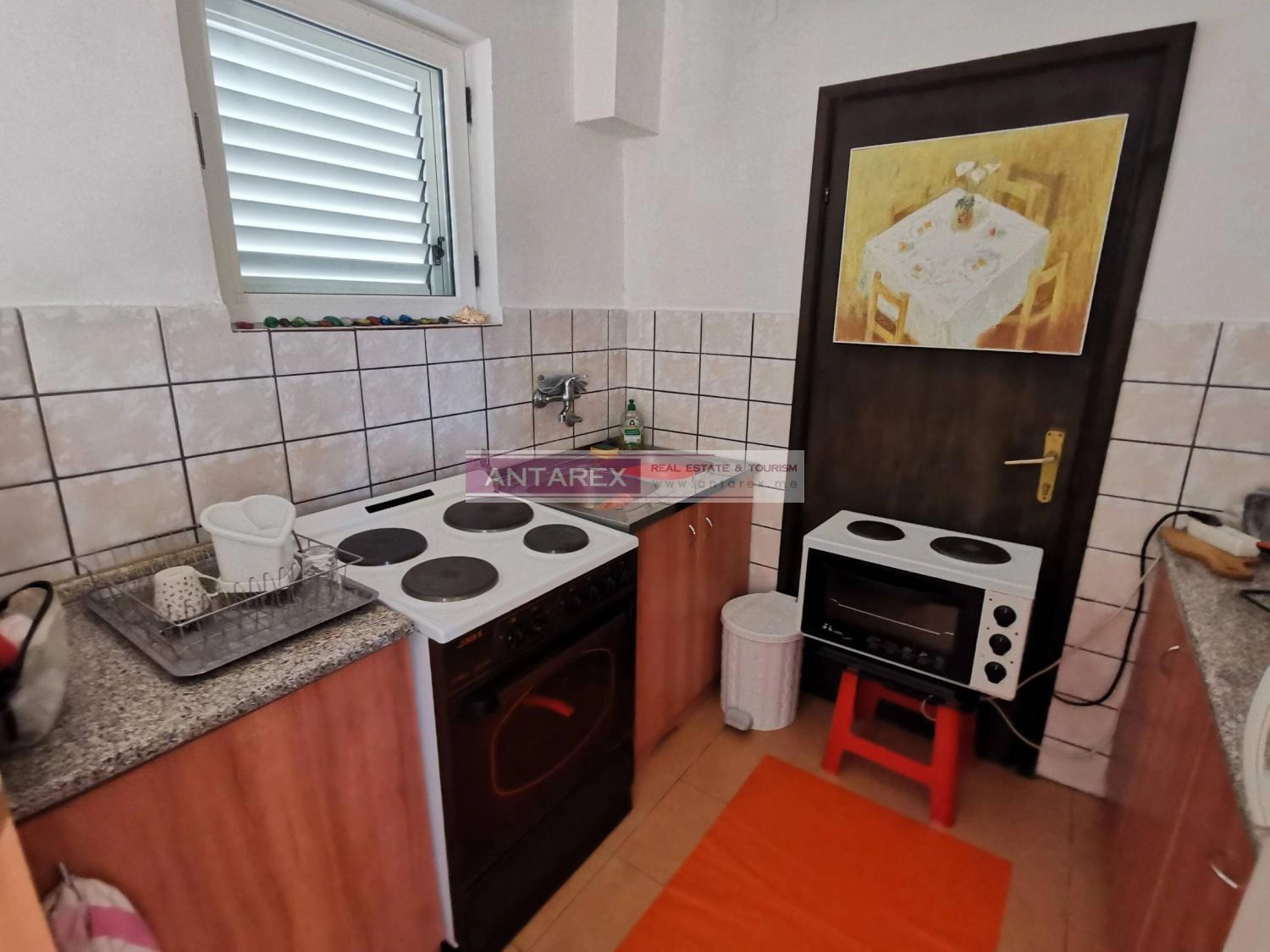 Kuca-sa-apartmanima-i-pogledom-na-more-u-Petrovcu-Budva-6 Kuća 323 m² – Petrovac, Budva — fotografija 7
