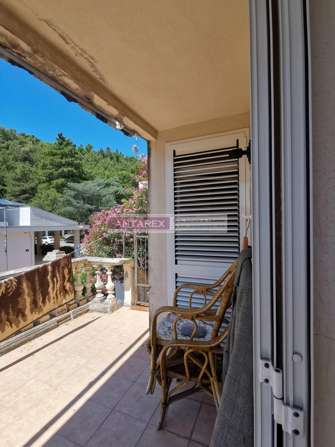 Kuca-sa-apartmanima-i-pogledom-na-more-u-Petrovcu-Budva-11 Kuća 323 m² – Petrovac, Budva — fotografija 12