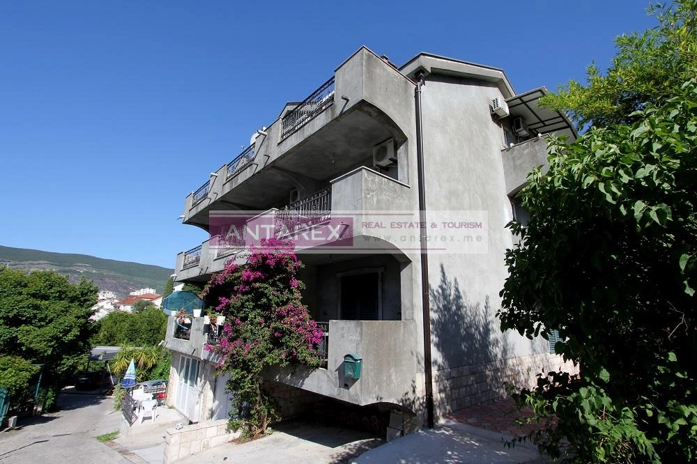 Kuca-sa-apartmanima-i-pogledom-na-more-u-Igalu-Herceg-Novi-1 Kuća 130 m² – Igalo, Herceg Novi — fotografija 2