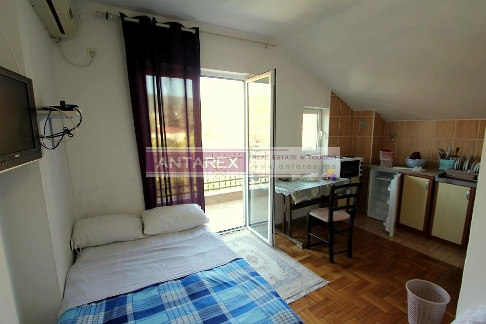 Kuca-sa-apartmanima-i-pogledom-na-more-u-Igalu-Herceg-Novi-3 Kuća 130 m² – Igalo, Herceg Novi — fotografija 4